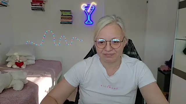 Linsy Kim online show from April 2026 04:39:01 PM