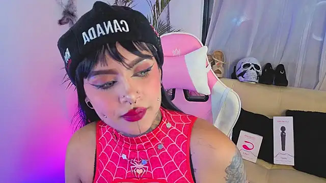 Adamsniki online show from October 2025 10:36:01 PM