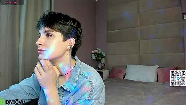 Adeline Perle online show from October 2025 01:53:02 AM