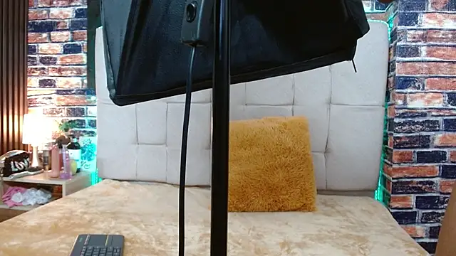 marilunabrown303av online show from October 2025 02:09:01 PM