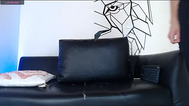 Clay black online show from September 2025 03:24:01 PM