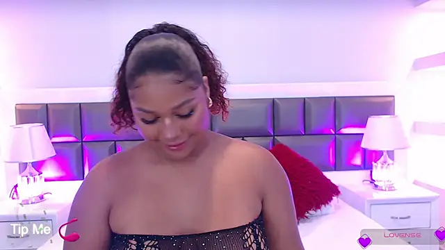 LennaEvans online show from September 2025 01:05:01 PM