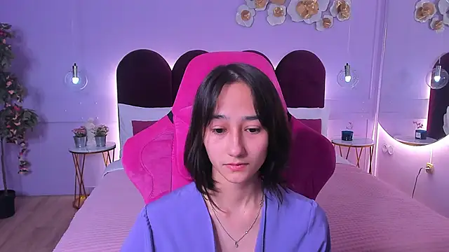 EmilySwonn online show from November 2025 04:07:01 PM