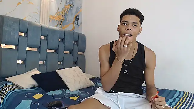 PRETTY FEM online show from February 2026 01:22:02 AM