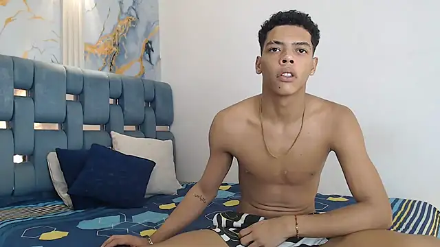 PRETTY FEM online show from February 2026 01:45:01 AM