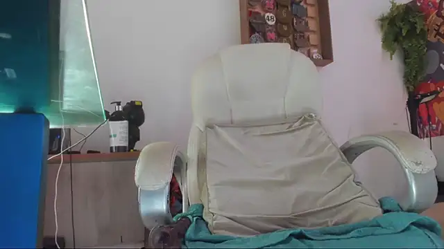 mila dash online show from October 2025 01:22:01 PM