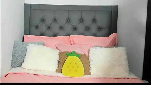 ImSofia222  online show from March 2026 11:12:02 PM