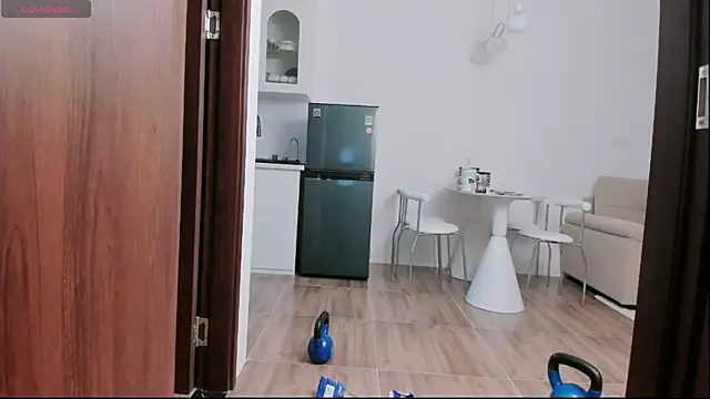 strawberry-ni online show from October 2025 10:16:02 AM