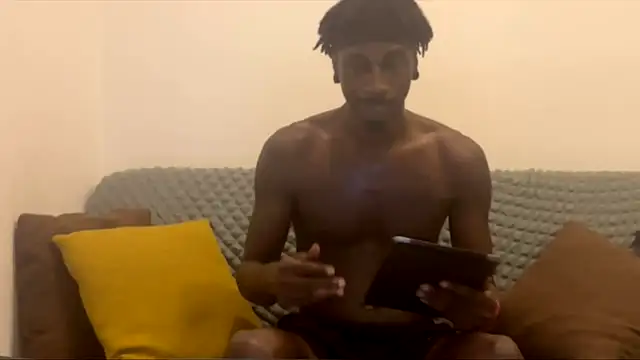 JuicyBlackD83 online show from November 2025 02:06:02 PM