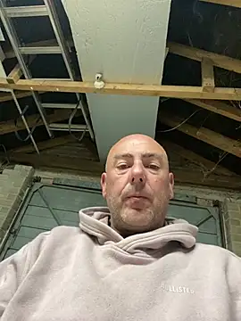 Richmcgee online show from April 2026 07:20:02 PM