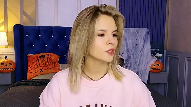 KiaraRolls online show from October 2025 09:04:01 PM