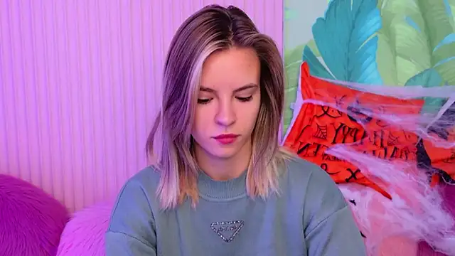 KiaraRolls online show from October 2025 08:40:02 PM