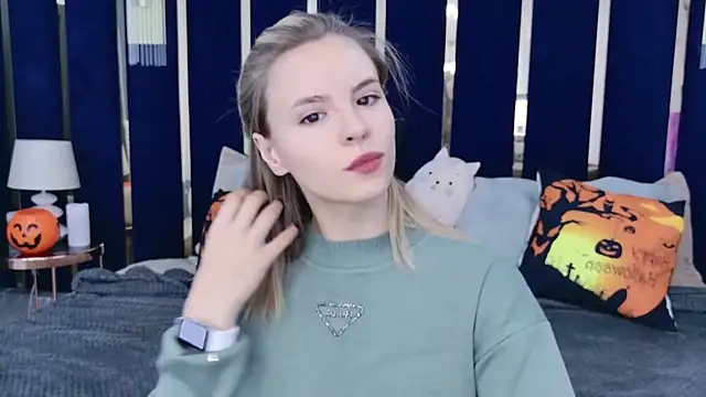 KiaraRolls online show from October 2025 08:38:01 PM