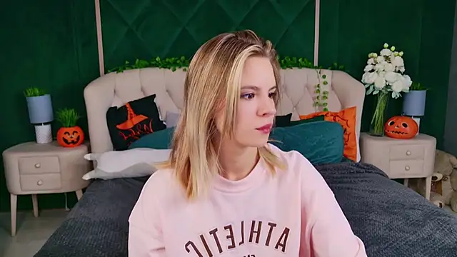 KiaraRolls online show from October 2025 09:10:02 PM