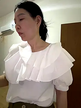 xiiuuff18 online show from September 2025 11:48:01 AM