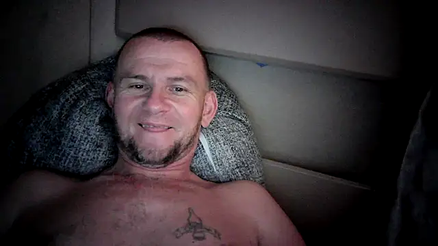 Snapshot of RoadDaddyXL chatting on September 2025 10:43:02 PM RoadDaddyXL online show from September 2025 10:43:02 PM