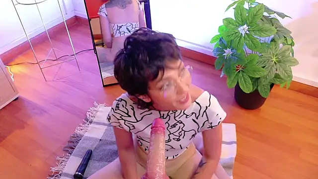 Zafiro Gem  online show from September 2025 07:41:01 PM