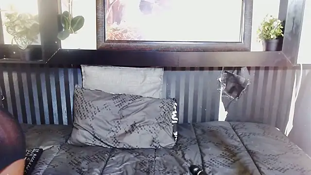 Snapshot of DarkQueen25x chatting on October 2025 10:08:01 PM DarkQueen25x online show from October 2025 10:08:01 PM