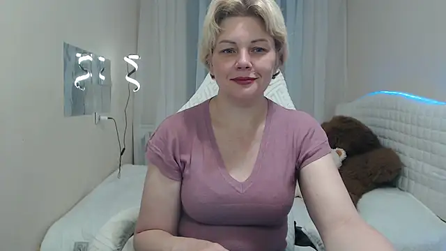 Snapshot of LadyElina chatting on September 2025 11:54:02 AM LadyElina online show from September 2025 11:54:02 AM