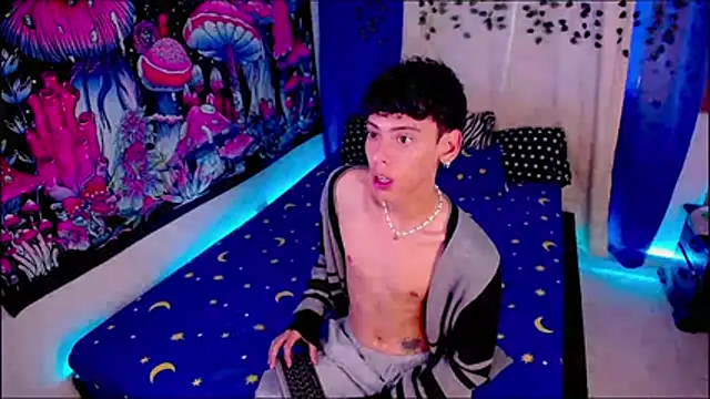 Snapshot of Thedoll_ethan7 chatting on May 2026 07:08:01 PM Thedoll ethan7 online show from May 2026 07:08:01 PM