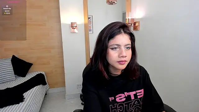 Julieth brown  online show from September 2025 12:26:01 PM