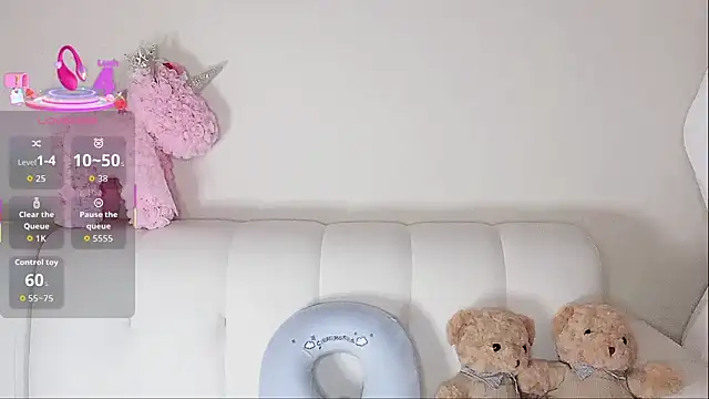 Snapshot of LuLu-Moon chatting on October 2025 07:17:02 AM LuLu-Moon online show from October 2025 07:17:02 AM