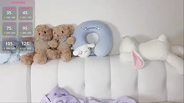 Snapshot of LuLu-Moon chatting on October 2025 10:28:02 PM LuLu-Moon online show from October 2025 10:28:02 PM