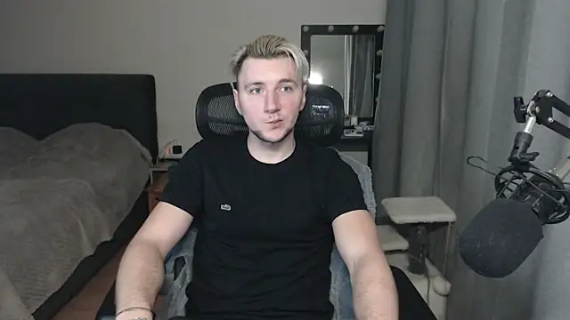 Elvin Vaenight online show from October 2025 07:03:02 PM