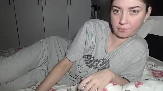 petite danielle online show from February 2026 01:04:02 AM