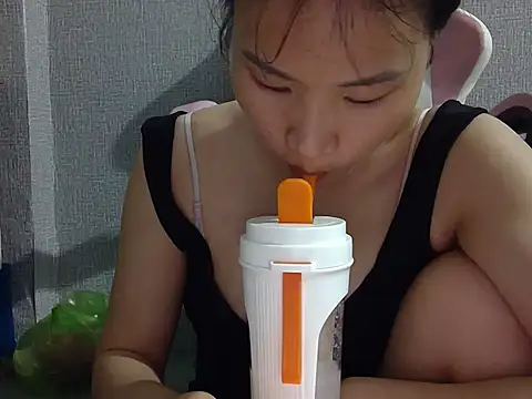 Snapshot of Ly-ny chatting on May 2026 06:04:01 PM Ly-ny online show from May 2026 06:04:01 PM