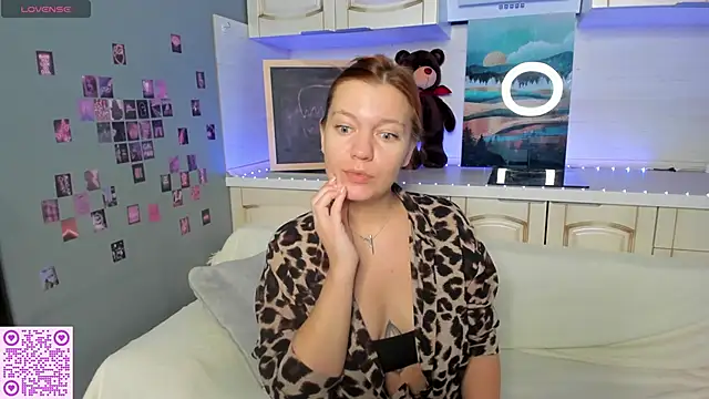 Snapshot of BattyBaker chatting on September 2025 02:38:02 AM BattyBaker online show from September 2025 02:38:02 AM