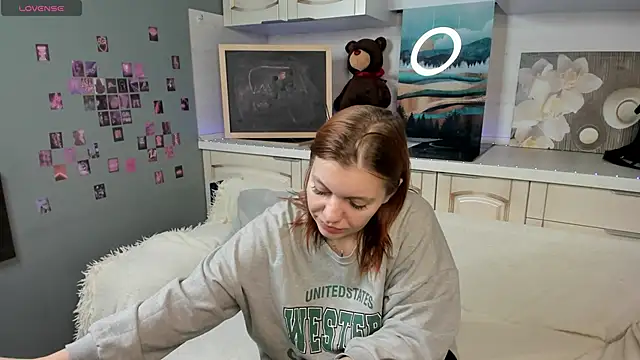 Snapshot of BattyBaker chatting on November 2025 03:27:01 AM BattyBaker online show from November 2025 03:27:01 AM