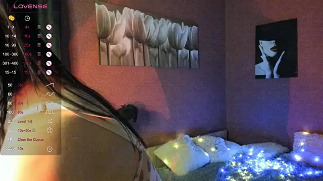 Juliorah online show from October 2025 03:00:01 PM