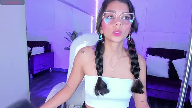 AlassiaHocthner online show from October 2025 12:03:01 PM