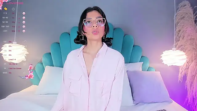 Snapshot of AlassiaHocthner chatting on October 2025 11:44:02 AM AlassiaHocthner online show from October 2025 11:44:02 AM