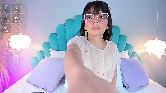 AlassiaHocthner online show from November 2025 11:53:01 AM