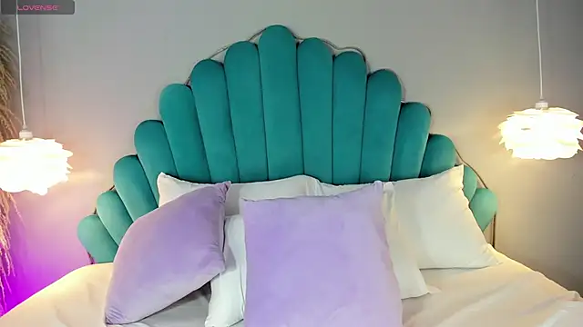 AlassiaHocthner online show from February 2026 11:48:02 AM