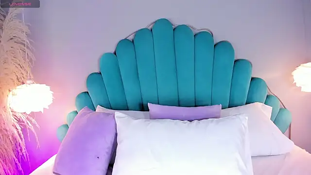 AlassiaHocthner online show from February 2026 11:54:02 AM