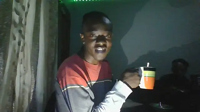 Snapshot of Nykho17 chatting on November 2025 07:48:02 PM Nykho17 online show from November 2025 07:48:02 PM