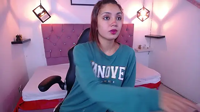 Snapshot of Ariana_Toro chatting on September 2025 02:29:02 PM Ariana Toro online show from September 2025 02:29:02 PM