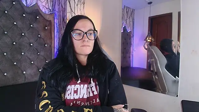 Zami Escobar of online show from November 2025 06:03:02 PM