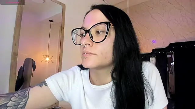 Zami Escobar of online show from November 2025 06:56:02 PM