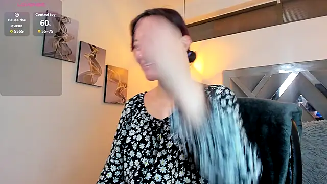 Candy Hott7 online show from October 2025 08:40:01 PM