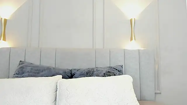 victoria bourne online show from October 2025 07:03:02 PM