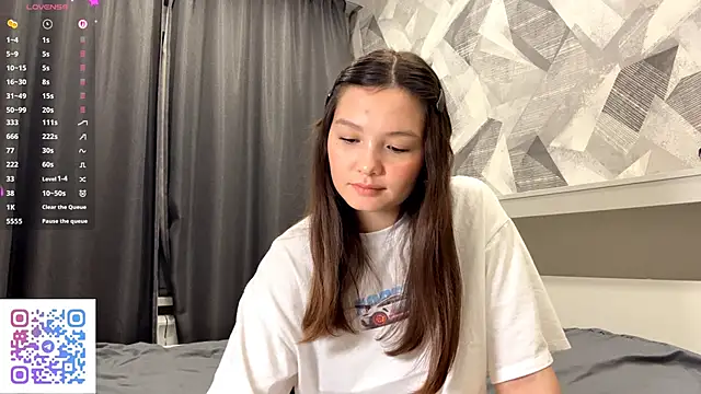 KiraVelvet online show from October 2025 07:25:02 PM