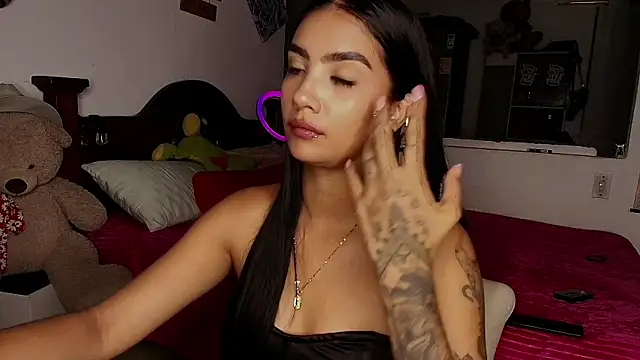 Snapshot of mia_yireth chatting on September 2025 12:32:02 AM mia yireth online show from September 2025 12:32:02 AM