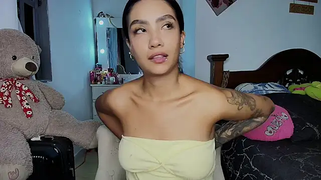 Snapshot of mia_yireth chatting on October 2025 12:52:02 AM mia yireth online show from October 2025 12:52:02 AM