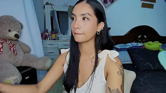 Snapshot of mia_yireth chatting on October 2025 12:19:01 AM mia yireth online show from October 2025 12:19:01 AM