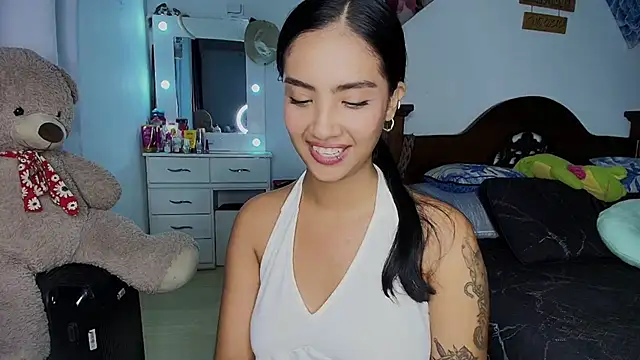 Snapshot of mia_yireth chatting on October 2025 01:25:01 AM mia yireth online show from October 2025 01:25:01 AM