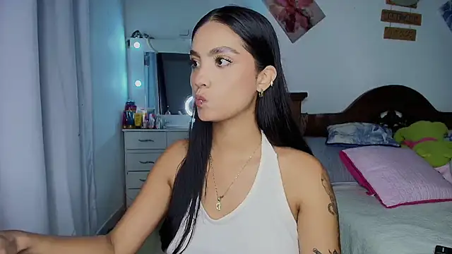 Snapshot of mia_yireth chatting on October 2025 12:11:02 AM mia yireth online show from October 2025 12:11:02 AM